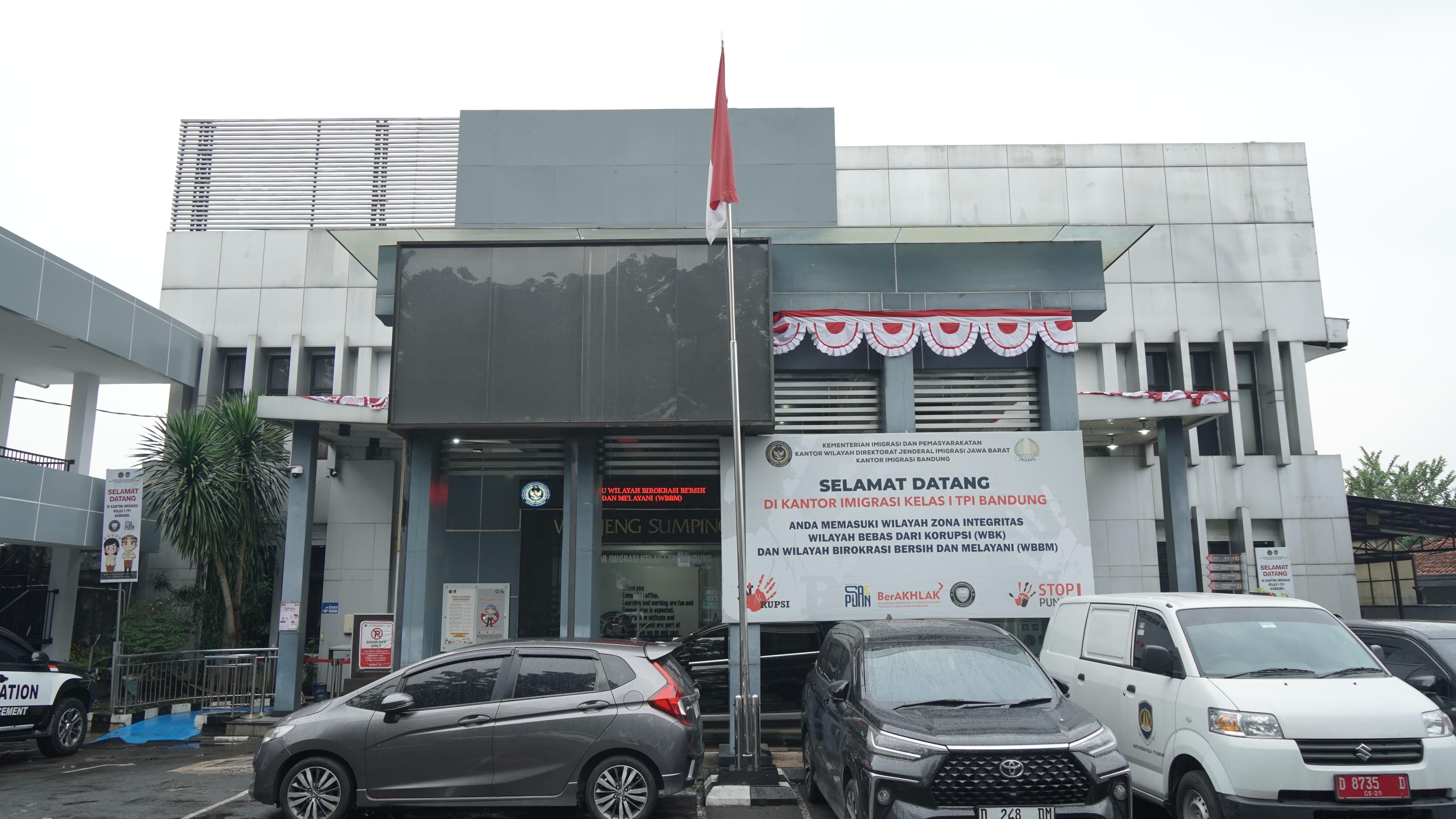 KANTOR TAMPAK DEPAN